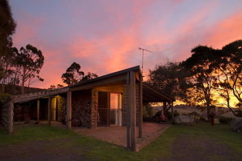 Rockbank Retreat with Accommodation ACT