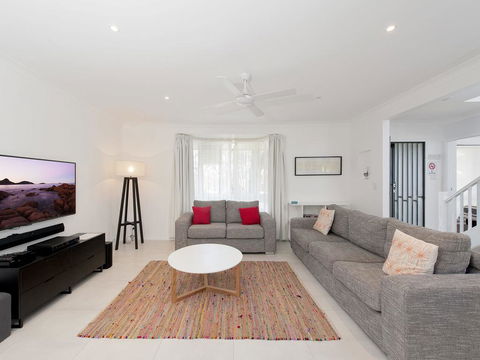 Ronald Avenue, 101, Sea Behind The Trees - Accommodation ACT 1