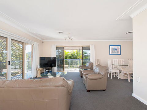 Ronald Avenue, 45, Villa Floridiana - Accommodation ACT 1