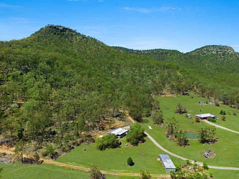 Rosa Estate In Broke - Two 3br House In Walking Distance To Cellar Doors - Accommodation ACT 2