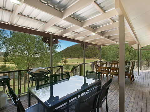 Rosa Estate In Broke - Two 3br House In Walking Distance To Cellar Doors - Accommodation ACT 0