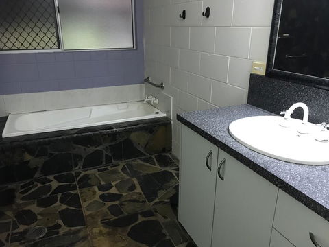 Royal Palm Cottage, Entire Two Bedroom 2 Bathroom House With Pool - Accommodation ACT 3