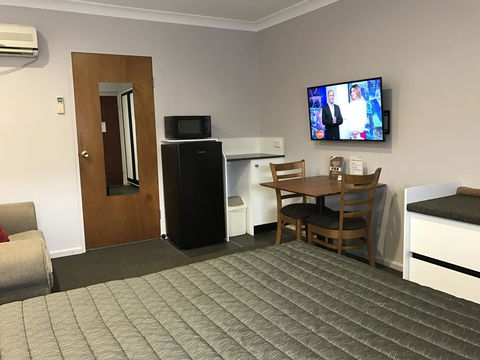 Roydons Motor Inn - Accommodation ACT 0