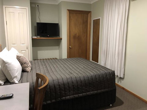 Roydons Motor Inn - Accommodation ACT 3