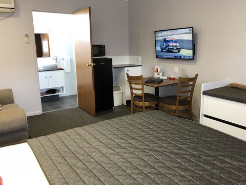 Roydons Motor Inn - Accommodation ACT 1