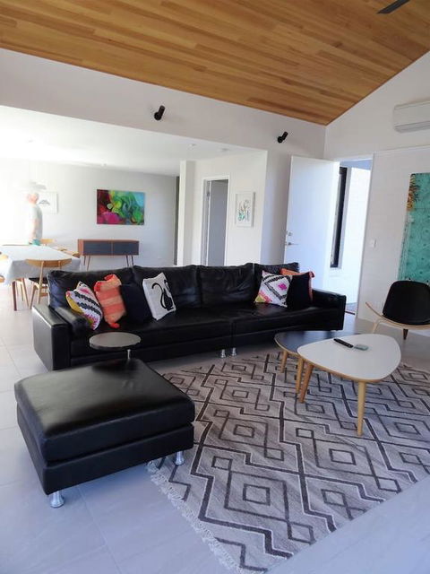 Salty Lark Beach House - Accommodation ACT 3