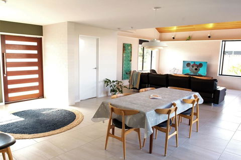 Salty Lark Beach House - Accommodation ACT 1
