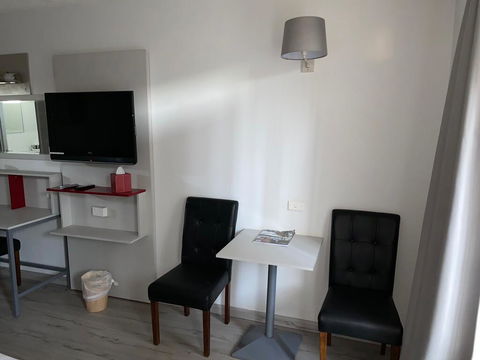 Sandors Motor Inn - Accommodation ACT 2