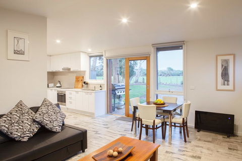 Sandy Point Hideaway - Accommodation ACT 0