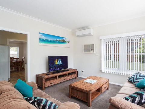 Sandy Shoal', 46 Rigney Street - Shoal Bay Beach Cottage With Aircon - Accommodation ACT 2