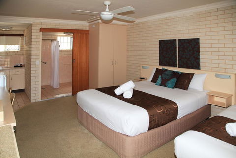 Santa Fe Motel And Holiday Units - Accommodation ACT 3