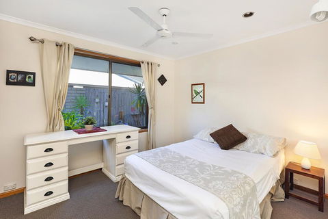 SCHMAN55-WATERFRONT, RESORT-STYLE ENTERTAINER - Accommodation ACT 3