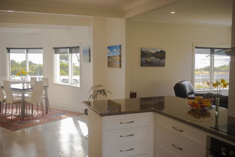 Seaside Retreat - Accommodation ACT 2