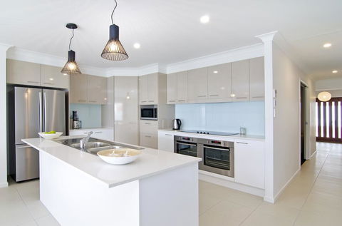 Sentosa On Tugun - Beachfront 5 Bedroom - Accommodation ACT 2