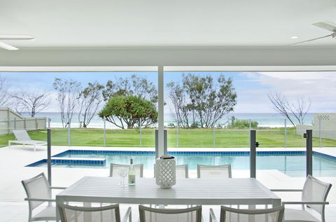 Sentosa On Tugun - Beachfront 5 Bedroom - Accommodation ACT 1