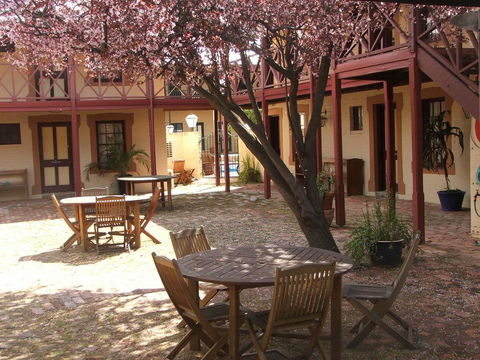 Settlers House - Accommodation ACT 3