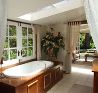 Shakespeare's Wilderness Chalet - Accommodation ACT