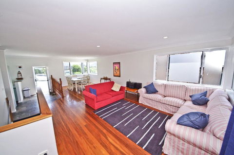 Shiloh Holiday House, 14 East Street - Accommodation ACT 3