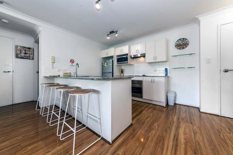 Shoal Bay Beach Club, 17/2 Shoal Bay Road - Accommodation ACT 3