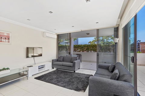 Shoal Bay Road, Aura Apartments, Unit 05, 59 - Accommodation ACT 1