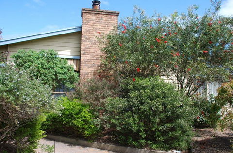 SHORE BEATS WORK - INVERLOCH - Accommodation ACT 2