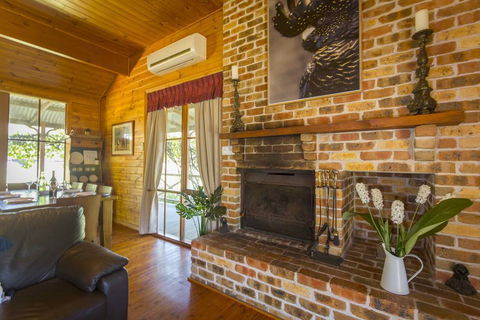Silky Oak Cottage - Accommodation ACT 3