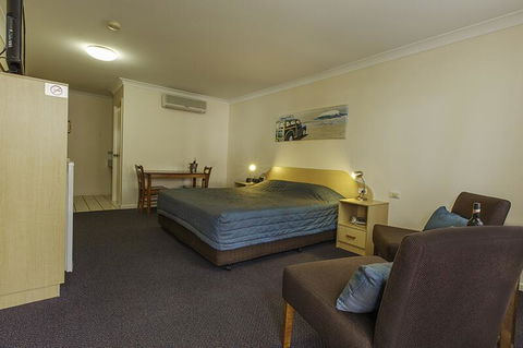 Silo Motor Inn - Accommodation ACT 2