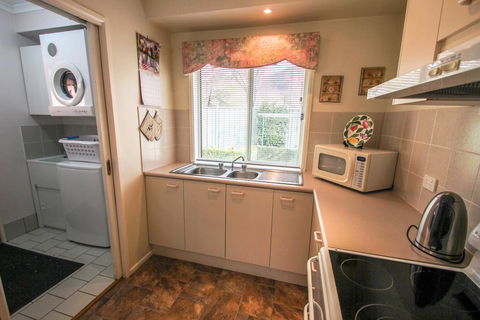 Silver Birches Holiday Unit 5 - Accommodation ACT 2
