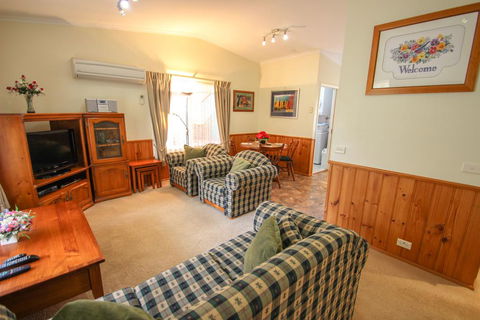 Silver Birches Holiday Unit 5 - Accommodation ACT 3