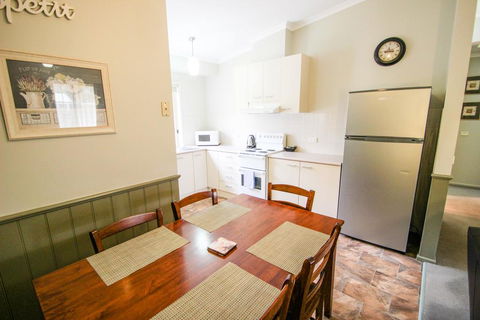 Silver Birches Holiday Unit 6 - Accommodation ACT 2