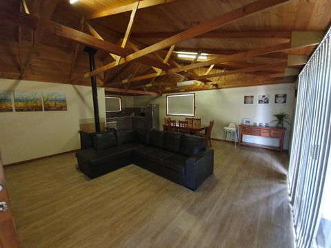 Simo's Place - Accommodation ACT 1