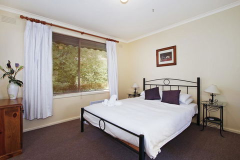 Snowstream Riverside Apartments - Unit 2 - Accommodation ACT 2