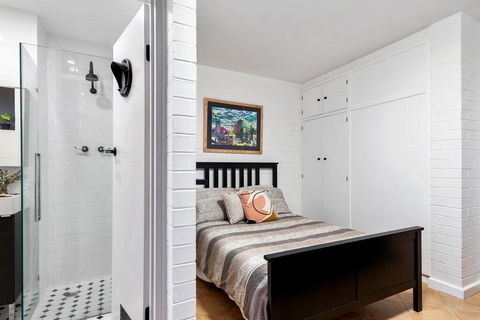 Soho Chic Apartment - Accommodation ACT 2
