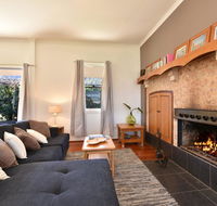 Somerville Wines Farmstay in Broke super cute house on working farm. Walk for miles. - Accommodation ACT