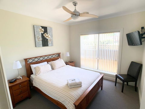 Spacious 2 Bed, 2 Bath Villa - Central Location - Quiet - Accommodation ACT 2