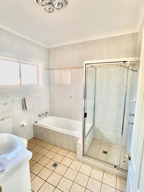 Spacious 2 Bed, 2 Bath Villa - Central Location - Quiet - Accommodation ACT 3