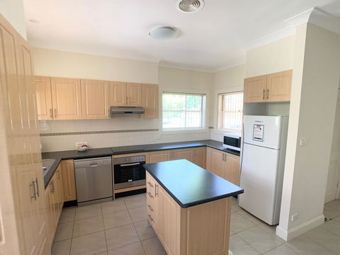 Spacious 2 Bed, 2 Bath Villa - Central Location - Quiet - Accommodation ACT 1