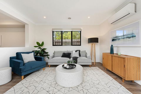 Spacious 4-Bed House With Parking And Backyard - Accommodation ACT 2