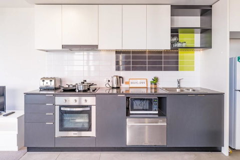 Spacious Docklands 2 Bedroom 2 Bathroom Apartment - Accommodation ACT 2