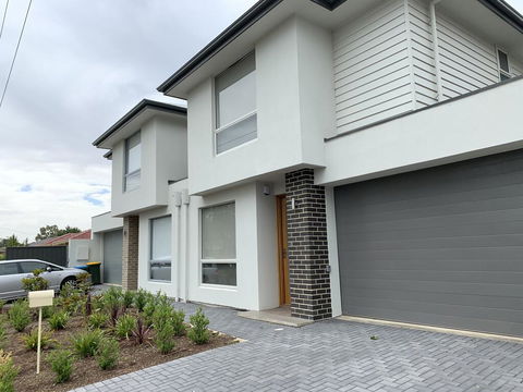 Spacious Rooms Home-Stay With Free Wifi - Accommodation ACT 1