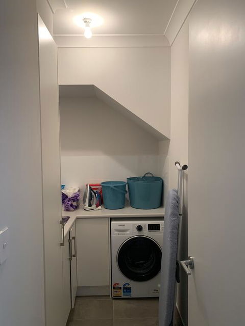 Spacious Rooms Home-Stay With Free Wifi - Accommodation ACT 2