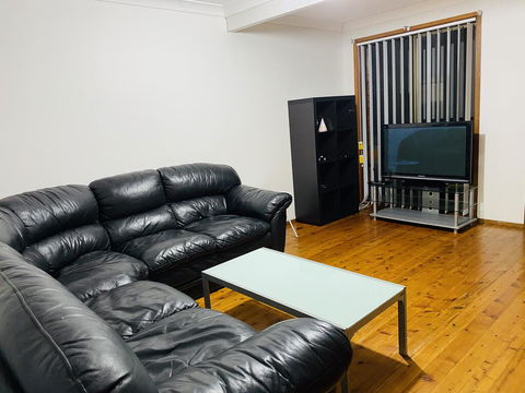Spacious Townhouse In Wollongong - Accommodation ACT 1