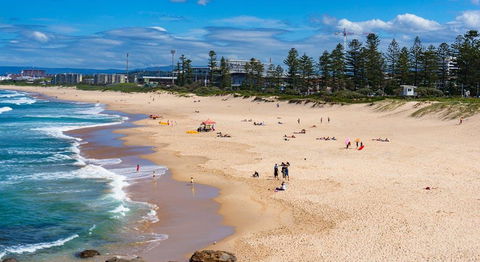 Spacious Townhouse In Wollongong - Accommodation ACT 2