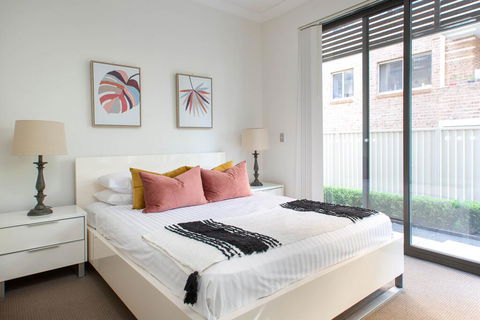 Spacious Two-Bedroom Apartment Near Hospital - Accommodation ACT 1