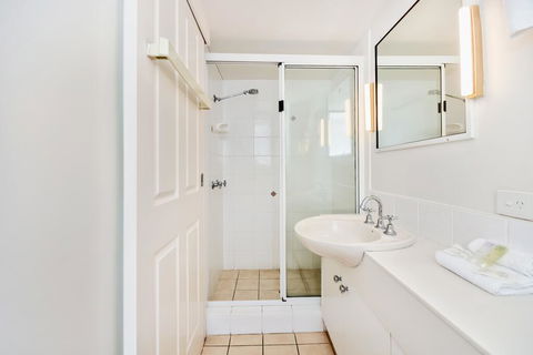 SPIN13- ESCAPE TO MOOLOOLABA - Accommodation ACT 3