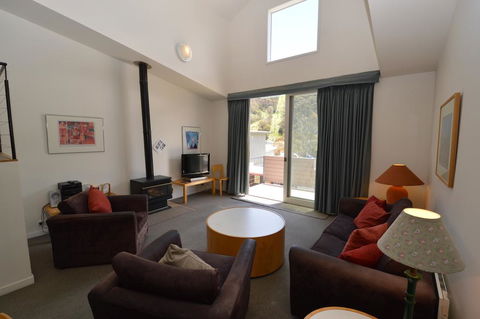 Squatters 11 - Accommodation ACT 0