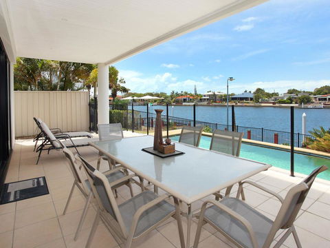 St Lucia 11 - 4 BDRM Canal Home With Pool - Accommodation ACT 0