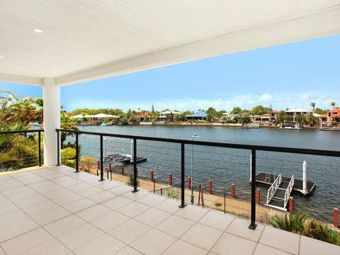 St Lucia 11 - 4 BDRM Canal Home With Pool - Accommodation ACT 3