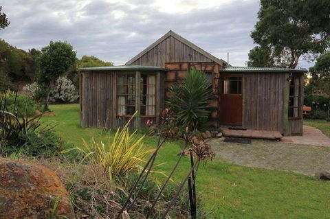 Stanley Lakeside Spa Cabins - Accommodation ACT 2