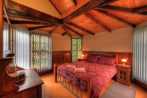 Stanley Lakeside Spa Cabins - Accommodation ACT 3